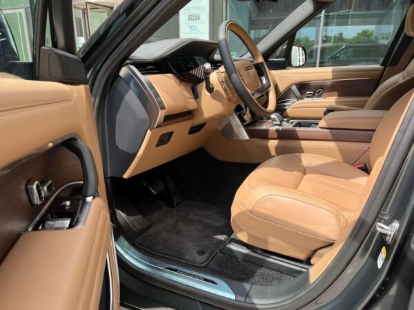 Land Rover Range Rover Vogue D350 Autobiography - Image 2