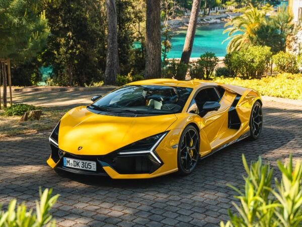 Lamborghini Revuelto